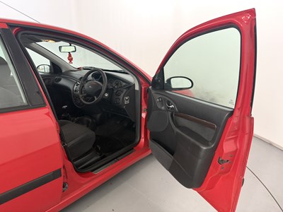 Lot 154 - 1999 Ford Focus Ghia - NO RESERVE