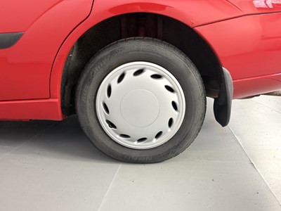 Lot 154 - 1999 Ford Focus Ghia - NO RESERVE