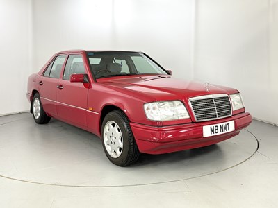 Lot 82 - 1995 Mercedes-Benz E200