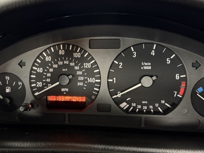 Lot 27 - 1997 BMW 328i