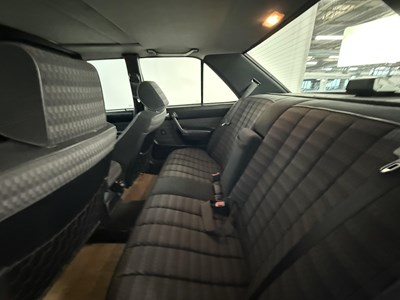 Lot 120 - 1993 Mercedes-Benz 190D