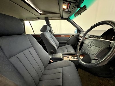 Lot 138 - 1995 Mercedes-Benz 220E - NO RESERVE