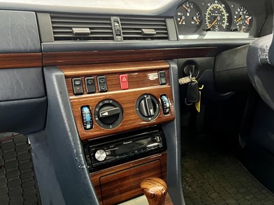 Lot 138 - 1995 Mercedes-Benz 220E - NO RESERVE