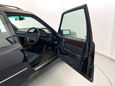 Lot 138 - 1995 Mercedes-Benz 220E - NO RESERVE