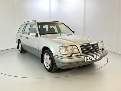 Lot 8 - 1996 Mercedes-Benz E200