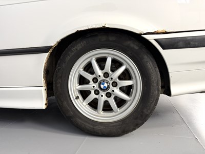 Lot 68 - 1997 BMW 328i