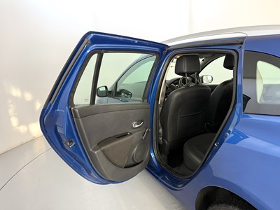 Lot 131 - 2011 Renault Clio - NO RESERVE