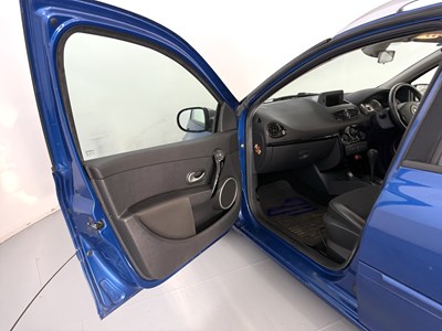 Lot 131 - 2011 Renault Clio - NO RESERVE