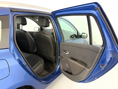 Lot 131 - 2011 Renault Clio - NO RESERVE