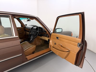 Lot 29 - 1975 Mercedes-Benz 280S