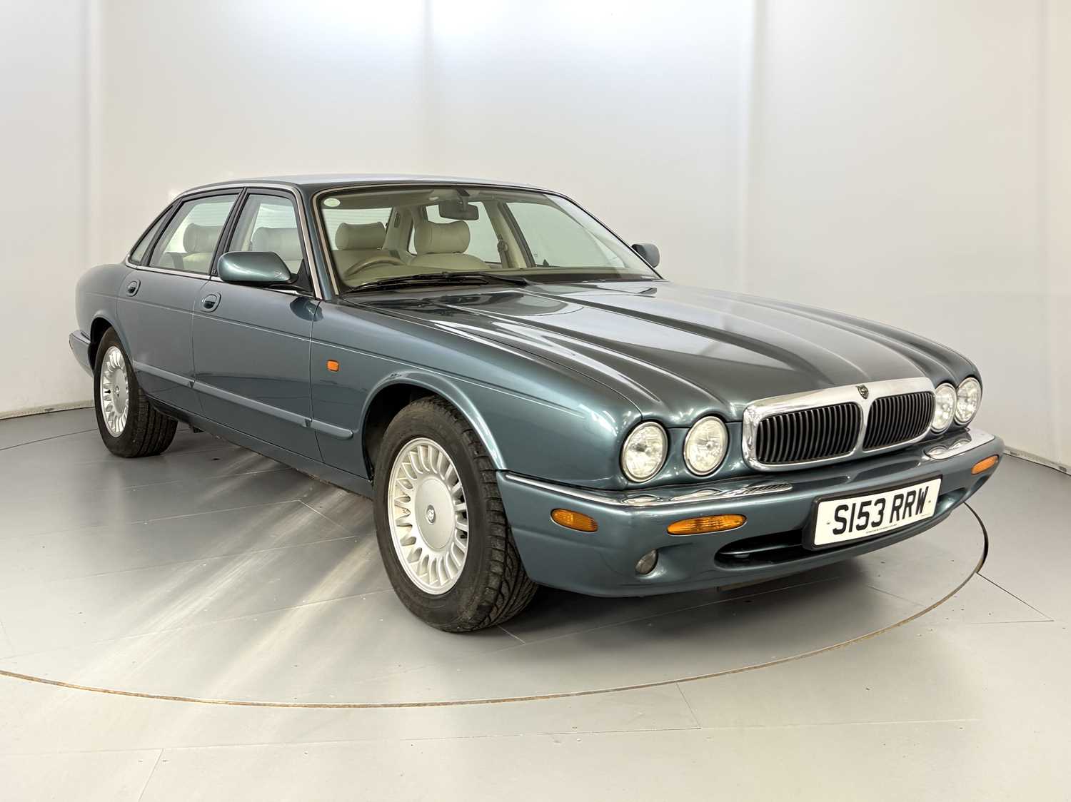 Lot 101 - 1998 Jaguar XJ8