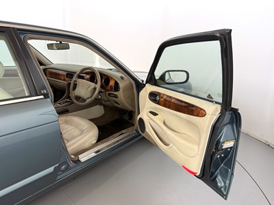 Lot 101 - 1998 Jaguar XJ8