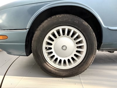 Lot 101 - 1998 Jaguar XJ8
