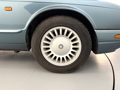 Lot 101 - 1998 Jaguar XJ8