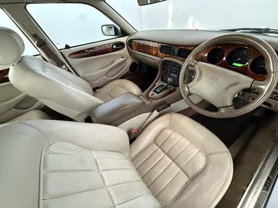 Lot 101 - 1998 Jaguar XJ8