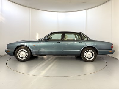 Lot 101 - 1998 Jaguar XJ8