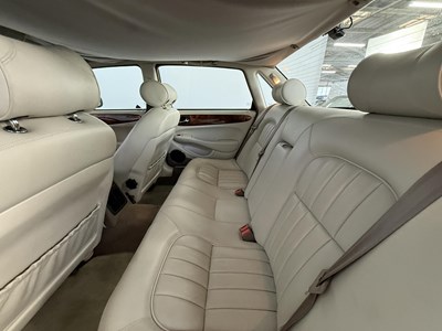 Lot 101 - 1998 Jaguar XJ8