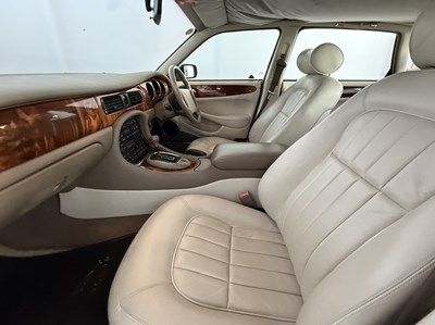 Lot 101 - 1998 Jaguar XJ8