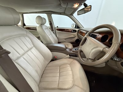 Lot 101 - 1998 Jaguar XJ8