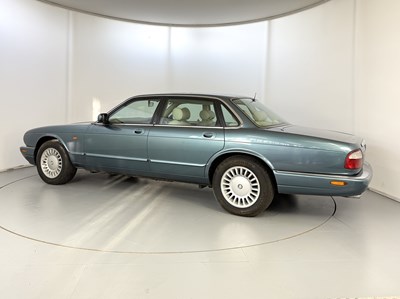 Lot 101 - 1998 Jaguar XJ8