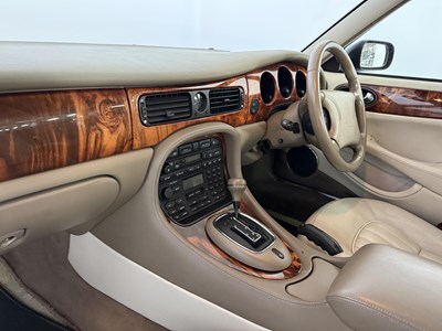 Lot 101 - 1998 Jaguar XJ8