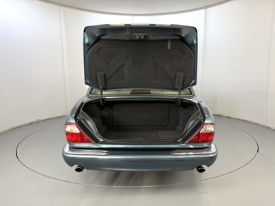 Lot 101 - 1998 Jaguar XJ8