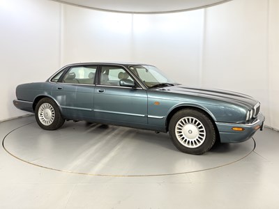 Lot 101 - 1998 Jaguar XJ8