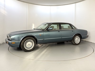 Lot 101 - 1998 Jaguar XJ8