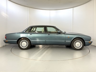 Lot 101 - 1998 Jaguar XJ8