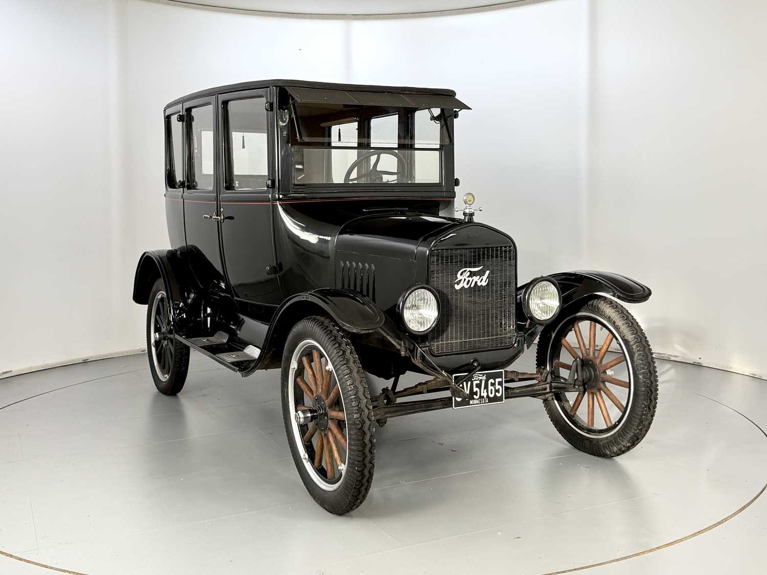 Lot 63 - 1924 Ford Model T Sedan