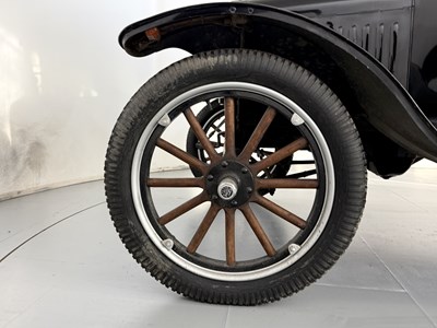 Lot 63 - 1924 Ford Model T Sedan