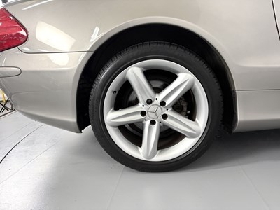 Lot 17 - 2004 Mercedes-Benz SL350