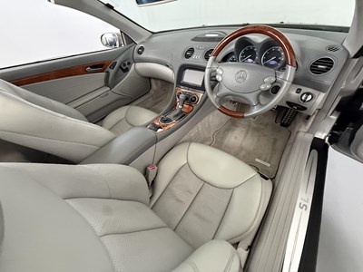 Lot 17 - 2004 Mercedes-Benz SL350