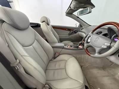 Lot 17 - 2004 Mercedes-Benz SL350