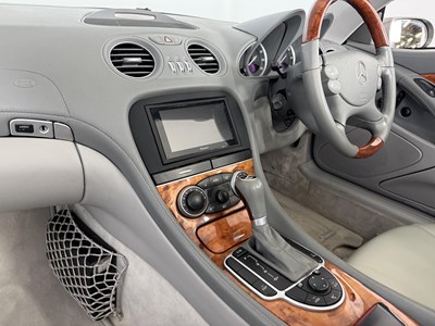 Lot 17 - 2004 Mercedes-Benz SL350