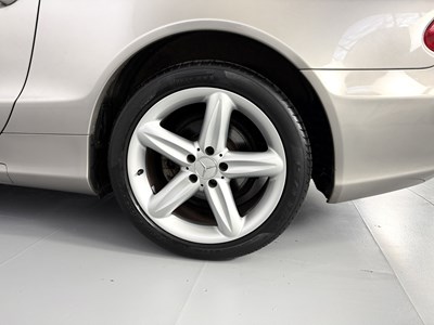 Lot 17 - 2004 Mercedes-Benz SL350