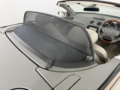 Lot 17 - 2004 Mercedes-Benz SL350