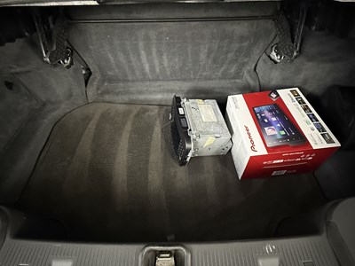 Lot 17 - 2004 Mercedes-Benz SL350