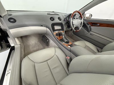 Lot 17 - 2004 Mercedes-Benz SL350