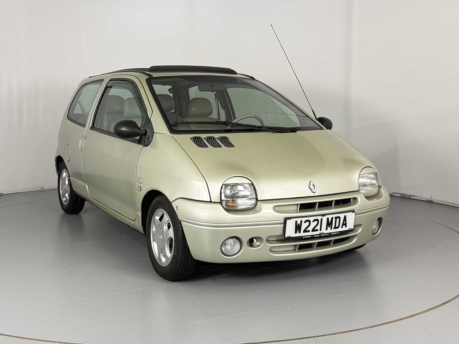 Lot 104 - 2000 Renault Twingo