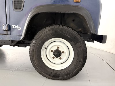 Lot 135 - 1999 Land Rover Defender