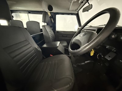 Lot 135 - 1999 Land Rover Defender