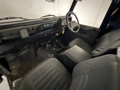 Lot 135 - 1999 Land Rover Defender