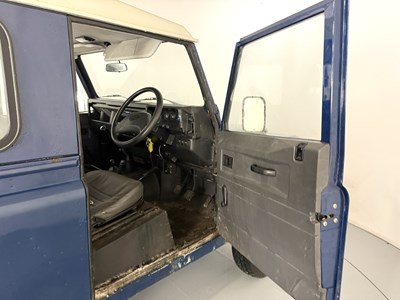 Lot 135 - 1999 Land Rover Defender
