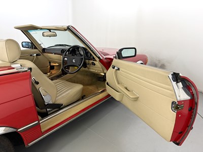 Lot 13 - 1990 Mercedes-Benz 300SL