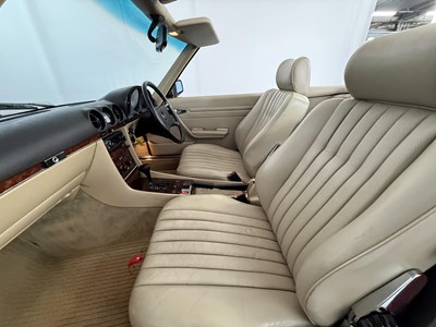 Lot 13 - 1990 Mercedes-Benz 300SL