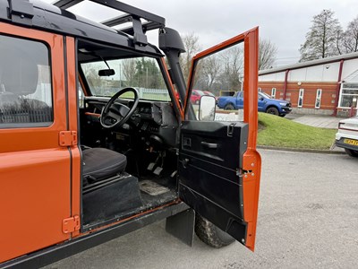 Lot 105 - 1998 Land Rover Defender
