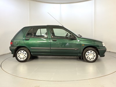 Lot 43 - 1995 Renault Clio