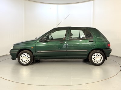 Lot 43 - 1995 Renault Clio