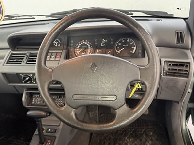 Lot 43 - 1995 Renault Clio